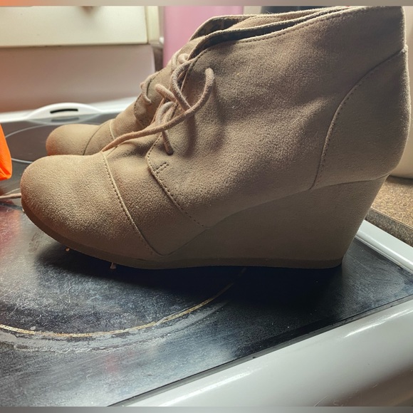 Tan Wedges - Picture 1 of 4